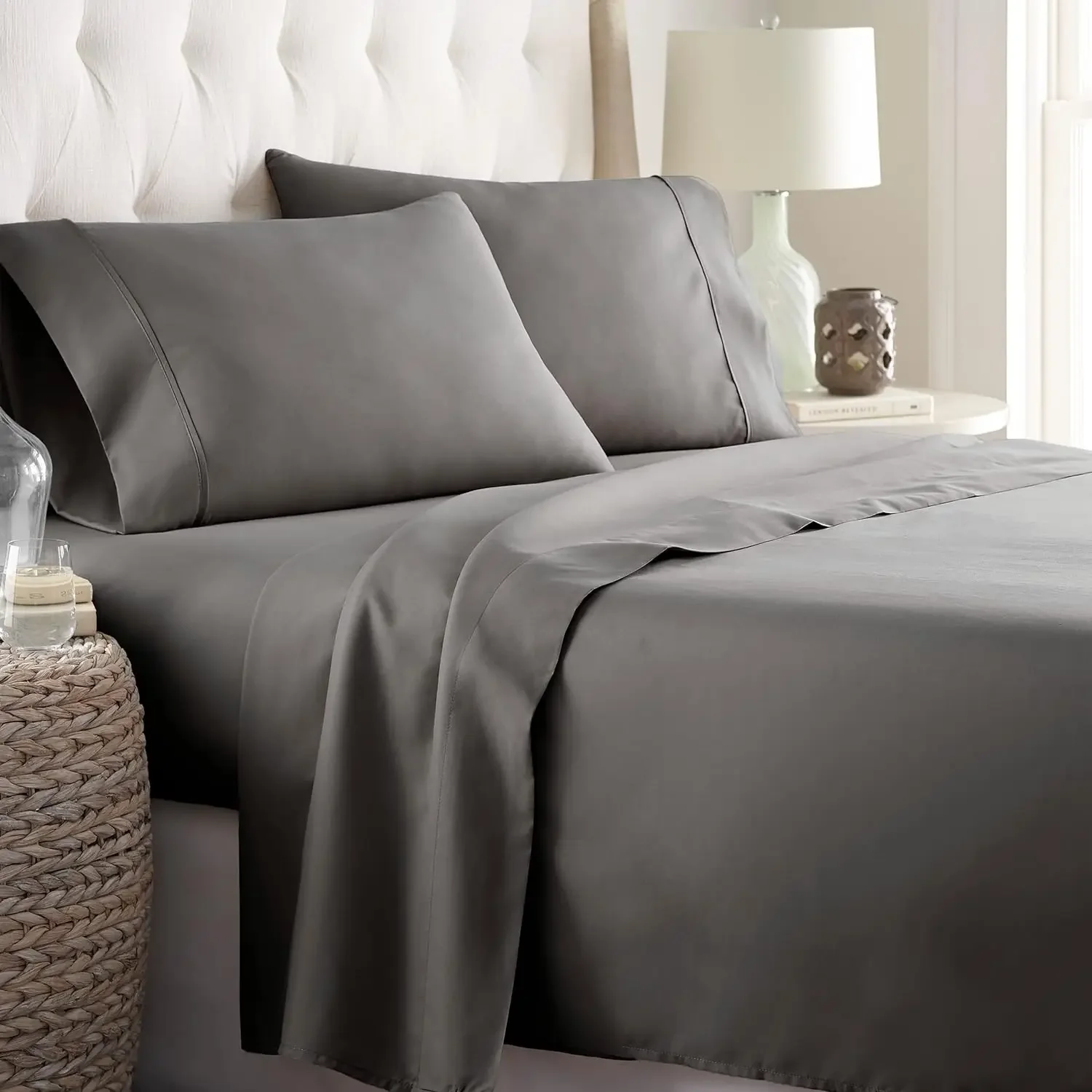 Luxurious 4-Piece Solid Color Polyester Bed Sheet Set for Bedroom Or Guest Room - High-Quality, Soft, and Comfortable Bedding Se