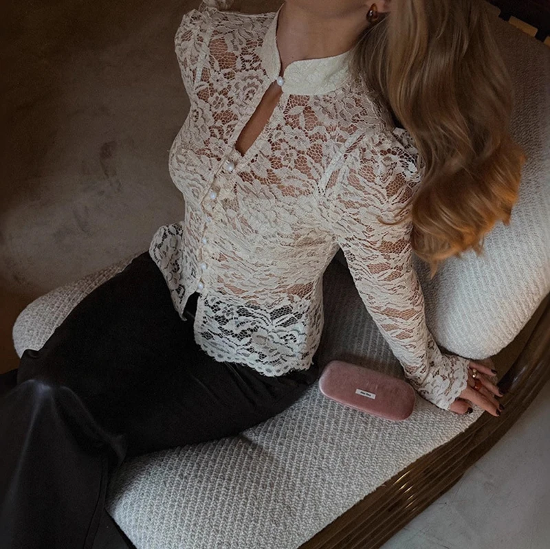 

Модная узкая прозрачная блузка с длинными рукавами, элегантные однотонные банкетные короткие рубашки для женщин, полые топы с кружевными пуговицами во французском стиле