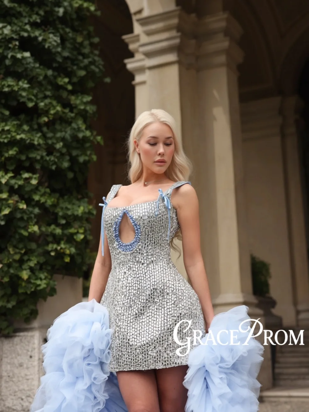 

Mini Sparkling Crystal Evening Dress With Shawl Gorgeous Square Neck Wedding Party Gown Customized Thin Straps Red Carpet Gowns