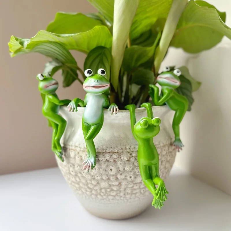 Cute Climbing Frog Statue Flower Pot Embrace Resin Hanging Frog Plant Flower Pot Fence Balcony Courtyard Lawn Decoration