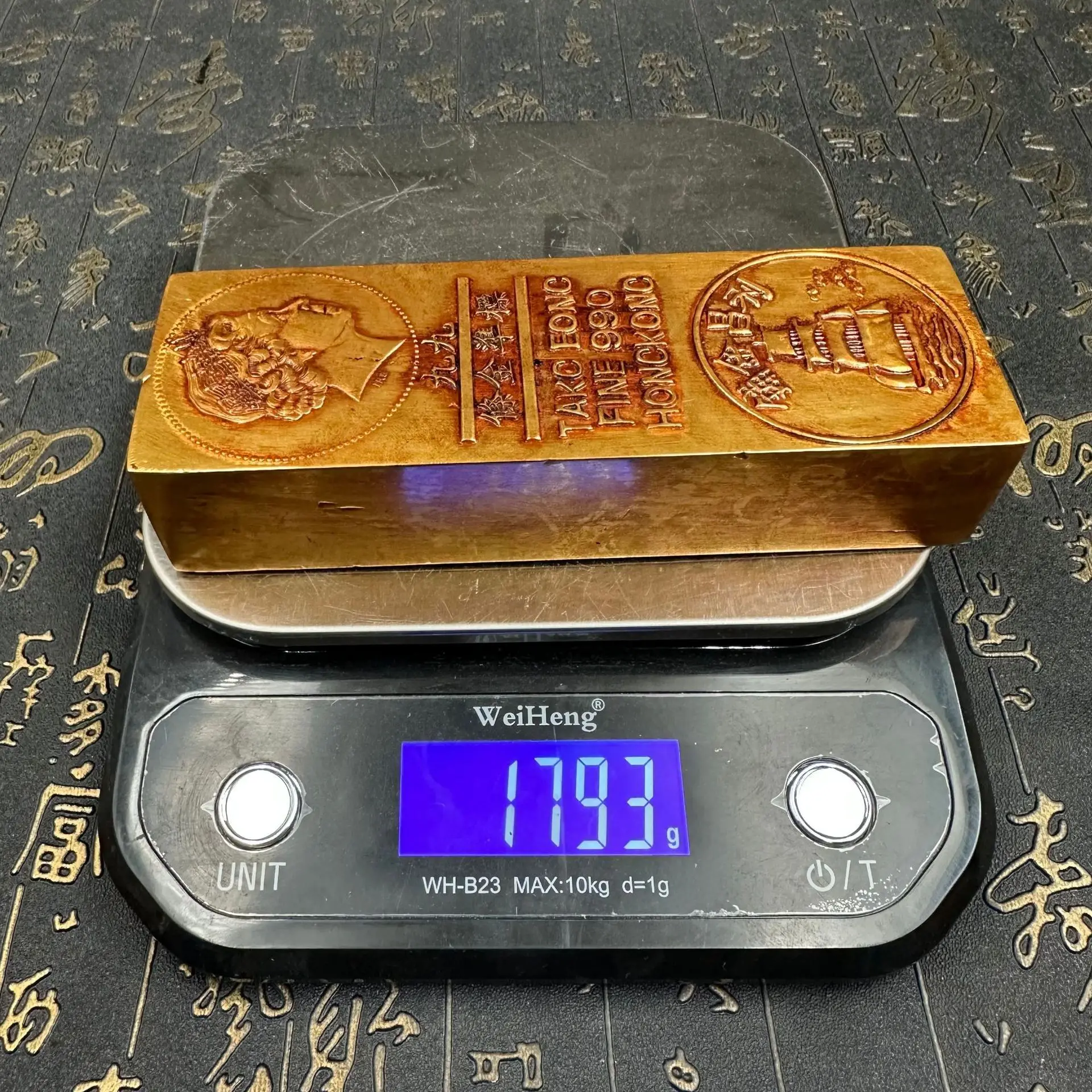 

Antique antique old gold engraved Queen of Hong Kong fifty taels bricks, ornament brass
