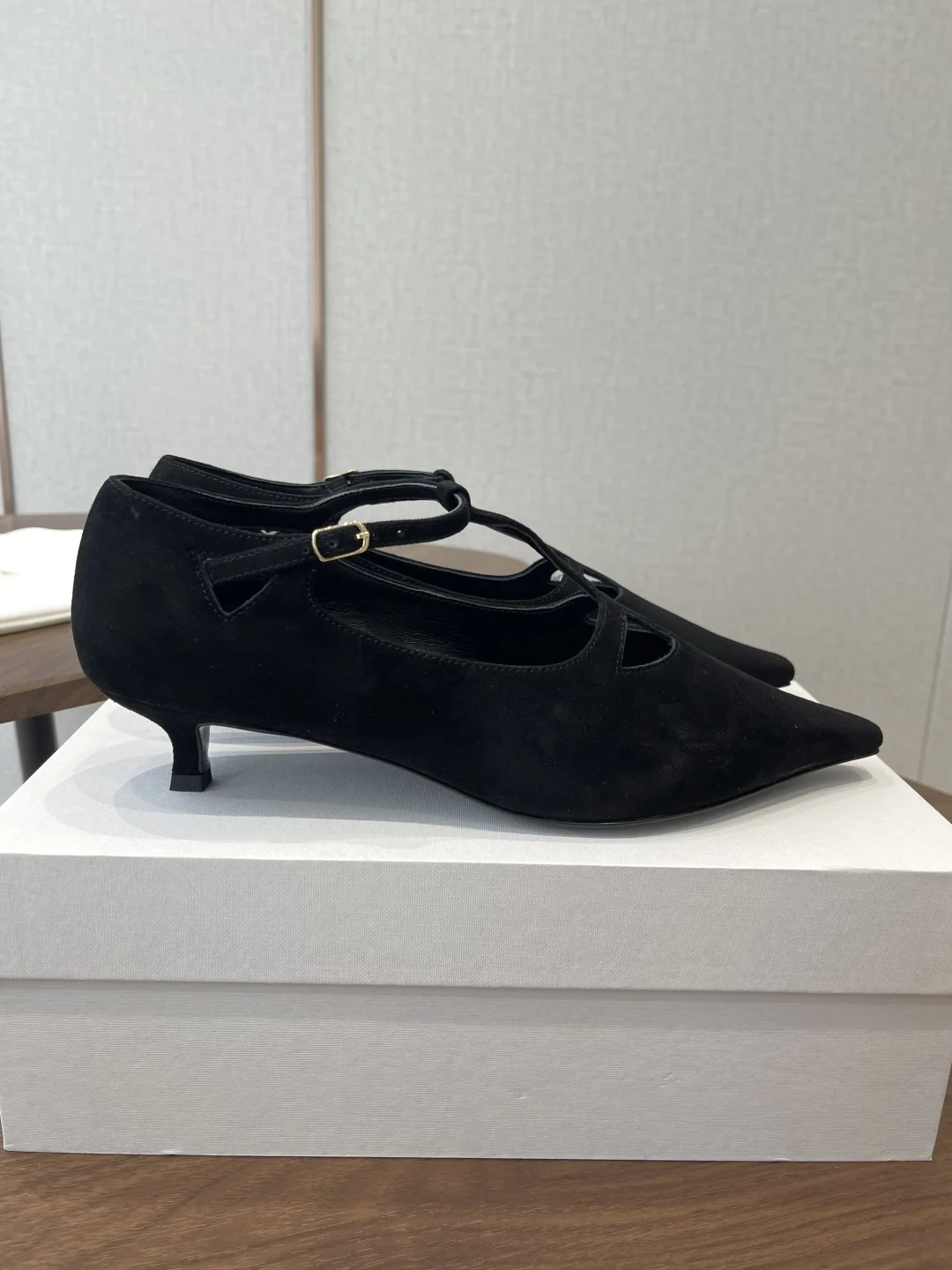 Picture 7: Women's Leather Pumps Kitten Heel T-strap Design Shoes
