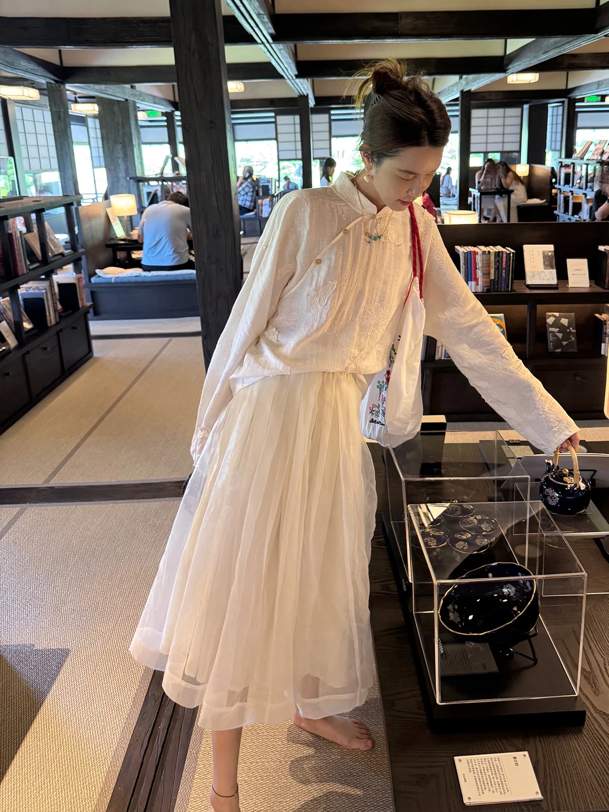 

Ele White Silk f Skirt with A-Line Silhouette Heavy Embroidery Polyester Fiber Travel Suitable Pure Color Midi Skirt