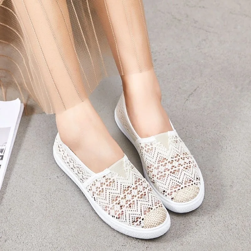 Women Flat Shoes 2025 New Summer Fashionable Breathable Hollow Mesh Soft Sole Casual Women Comfortable Sliding Shoes