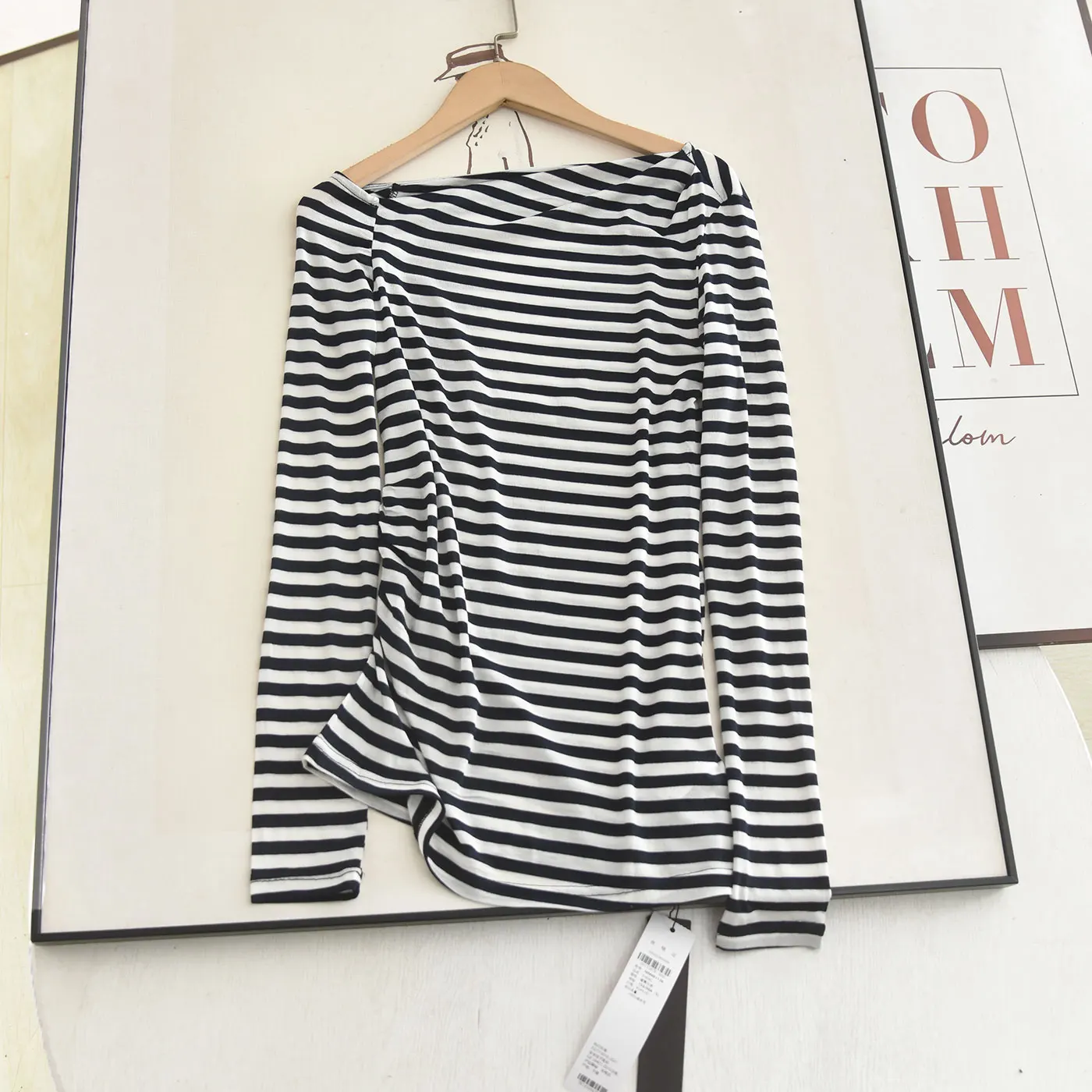 

Женский трикотажный топ с длинным рукавом и полосками, на одно плечо, базовый слой, весна 2026, повседневный, свободный крой, модный