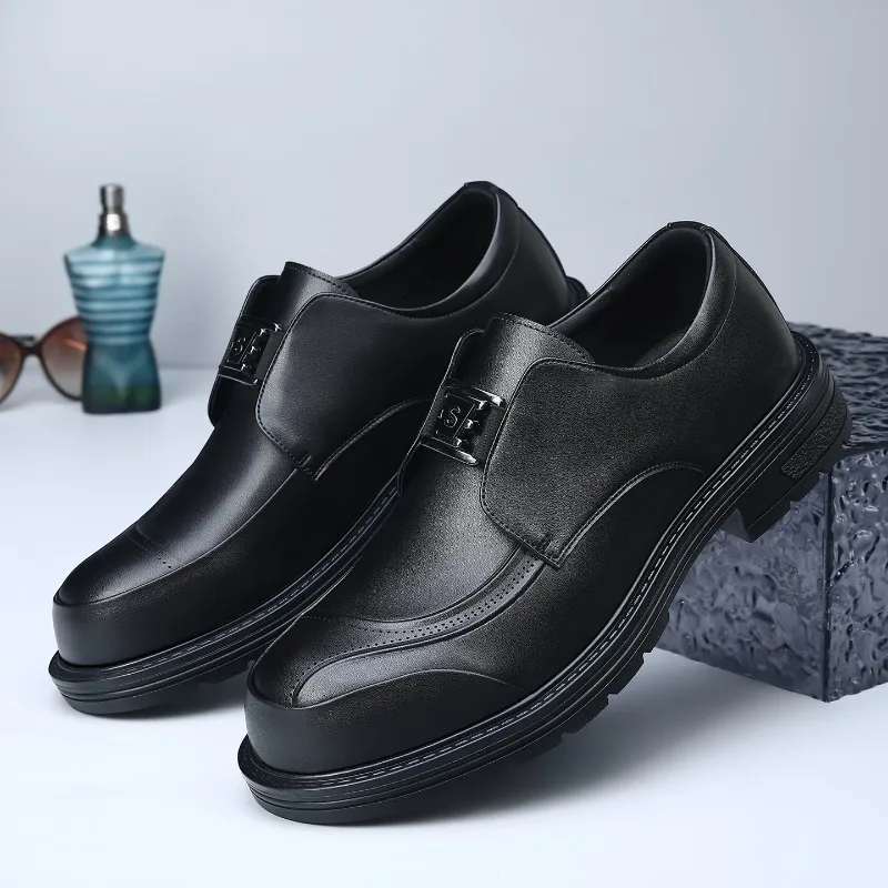 

Men Business Leisure Loafers Metal Buckle Carving Breathable Non Slip Suitable for Middle-aged Elderly Commuting Shoes