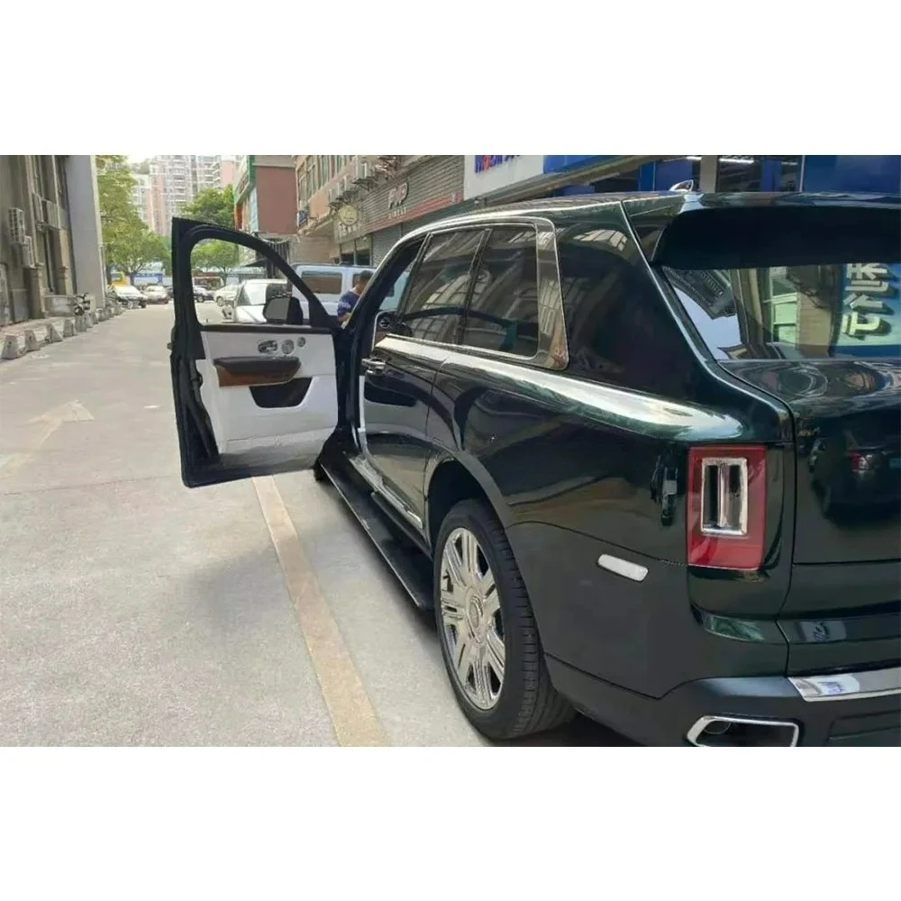 Exklusive Produktion für Rolls Royce Cullinan Vollautomatische schwarze elektrische Seitenstufen aus Aluminiumlegierung