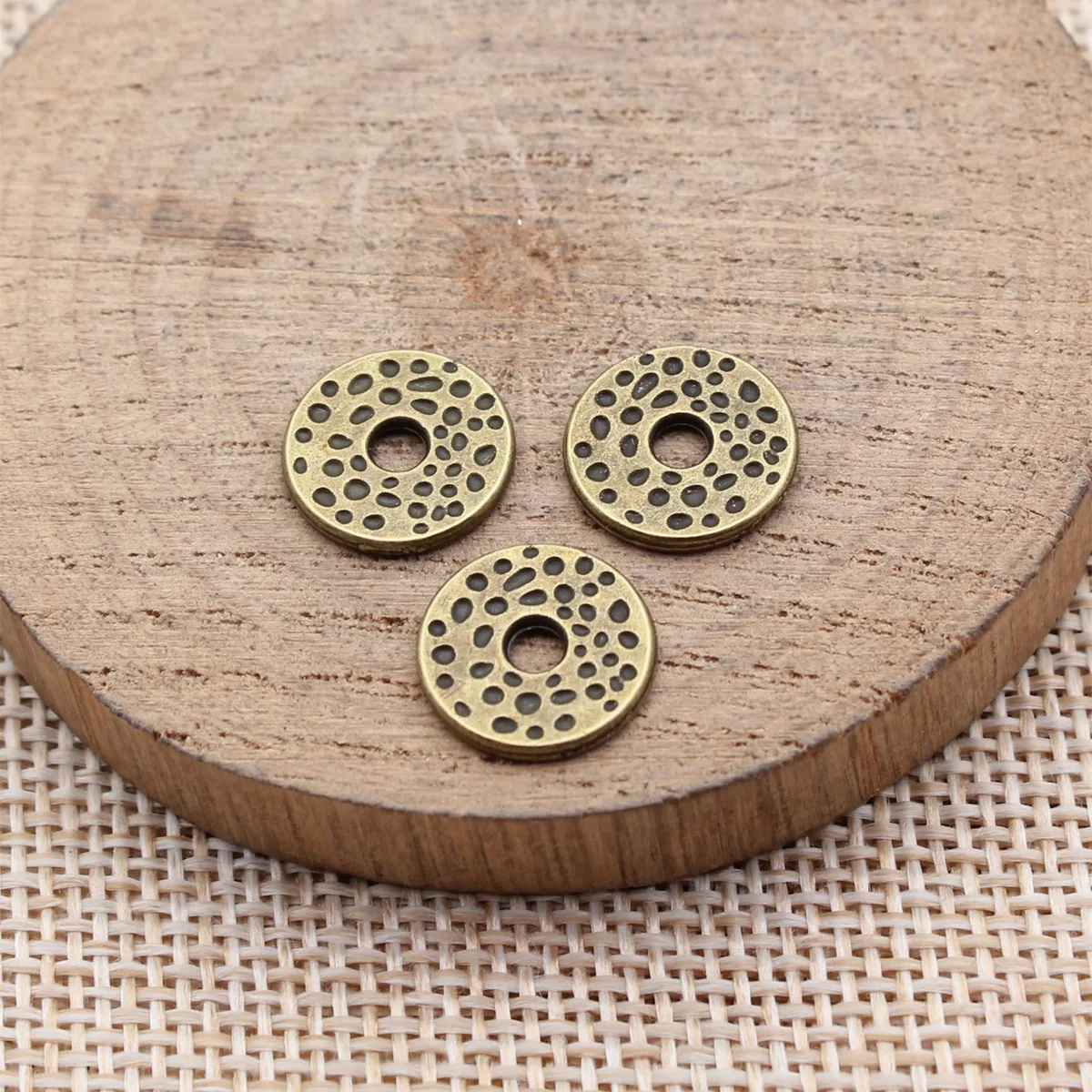 20 Stück 12 x 12 x 1,3 mm, 3 Farben, antike silberfarbene Farbe, antike bronzefarbene Farbe, KC-Goldfarbe, Scheiben-Abstandsperlen für die Schmuckherstellung