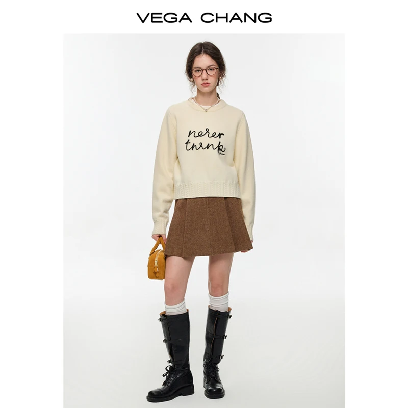 เสื้อถักไหมพรมผู้หญิง Vega Chang คอลเลคชั่นฤดูหนาวใหม่ ดีไซน์ตัวอักษรและเสื้อท่อนบนที่ดูอ่อนโยน