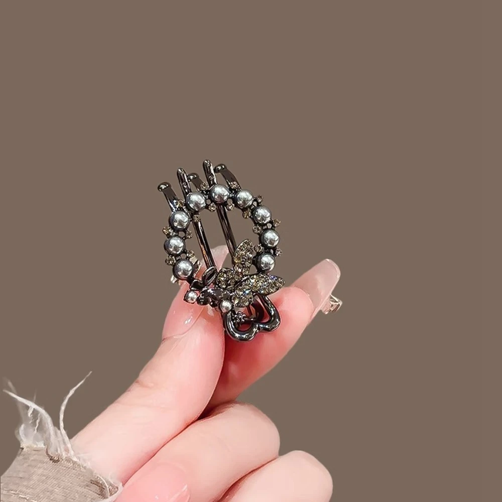 Épingles à cheveux papillon en perles et strass, griffes de luxe, tempérament queue de cheval, accessoires pour cheveux à la mode pour femmes, nouvelle collection