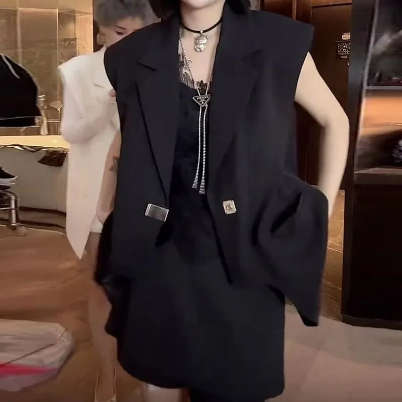 

Irregular Suit Vest Suit Female European Fashion Design Sense Sleeveless Suit Jacket High Waist Shorts Two-piece Set Exquisite