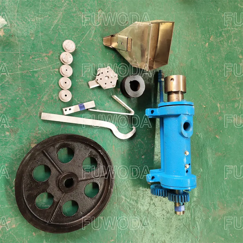 1.5mm -6mm Small Fish Feed Making Machine Fish Feed Extruder Machine Without Motor Feed Pellet Maker Machine