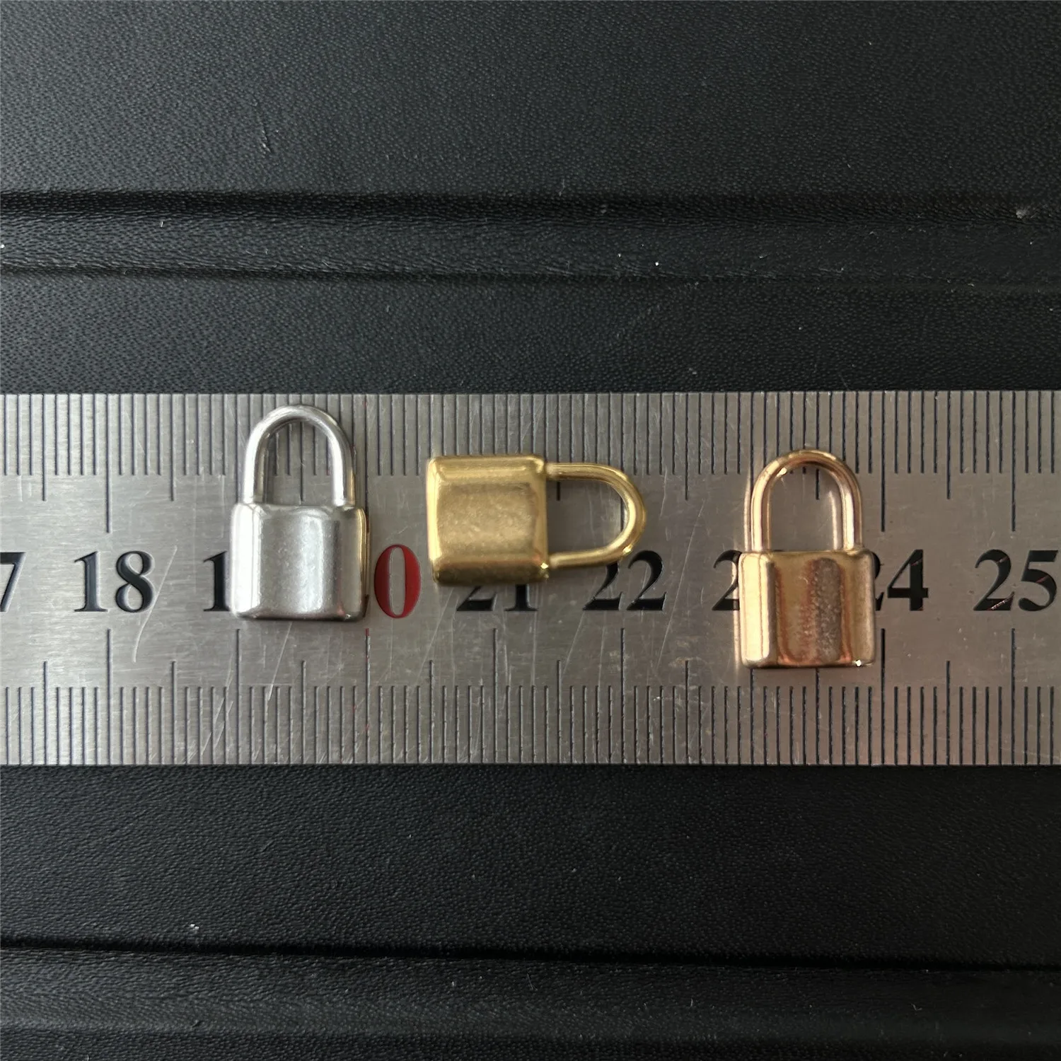 10Pcs/lot Stainless Steel Lock Necklace Bracelet Pendants Mini PadLock Charms fit DIY Jewelry Making Handcrafted Accessories