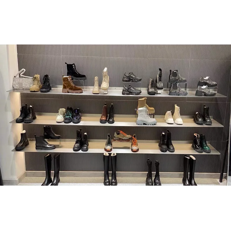 Bekleidungsgeschäft Wandregal Wandbehang Edelstahl Schallwand Wohnzimmer Ein-Wort-Laminat Display Rack Display Rack