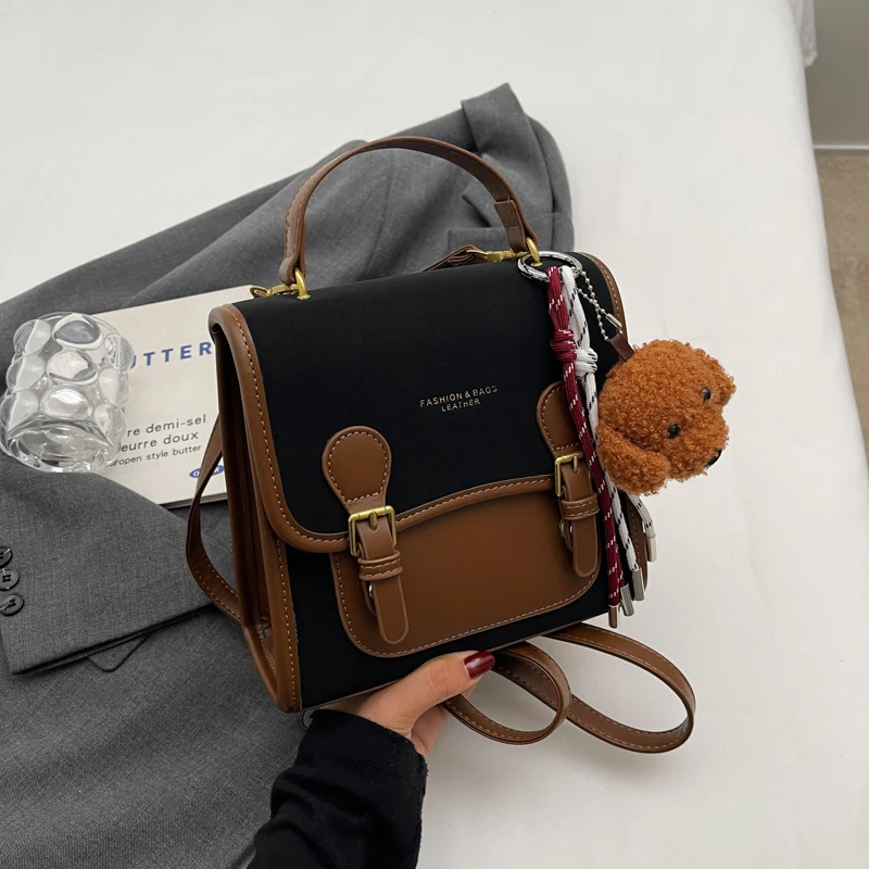 حقائب ظهر عصرية ذات سعة كبيرة بلون سادة PU بمشبك 2025 حقائب ظهر جديدة رائجة البيع للسيدات حقائب ظهر ناعمة للتنقل بخيوط الخياطة #4