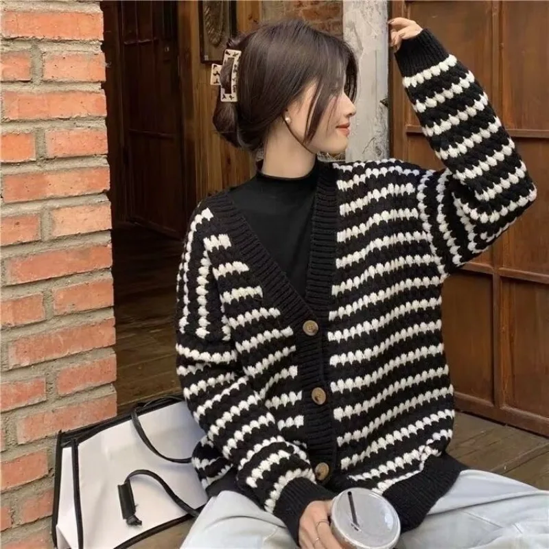 Spring and Autumn Women\'s Striped V-Neck Knitted Loose Single Breasted Cardigan Screw Thread Fashion Casual Formal Tops