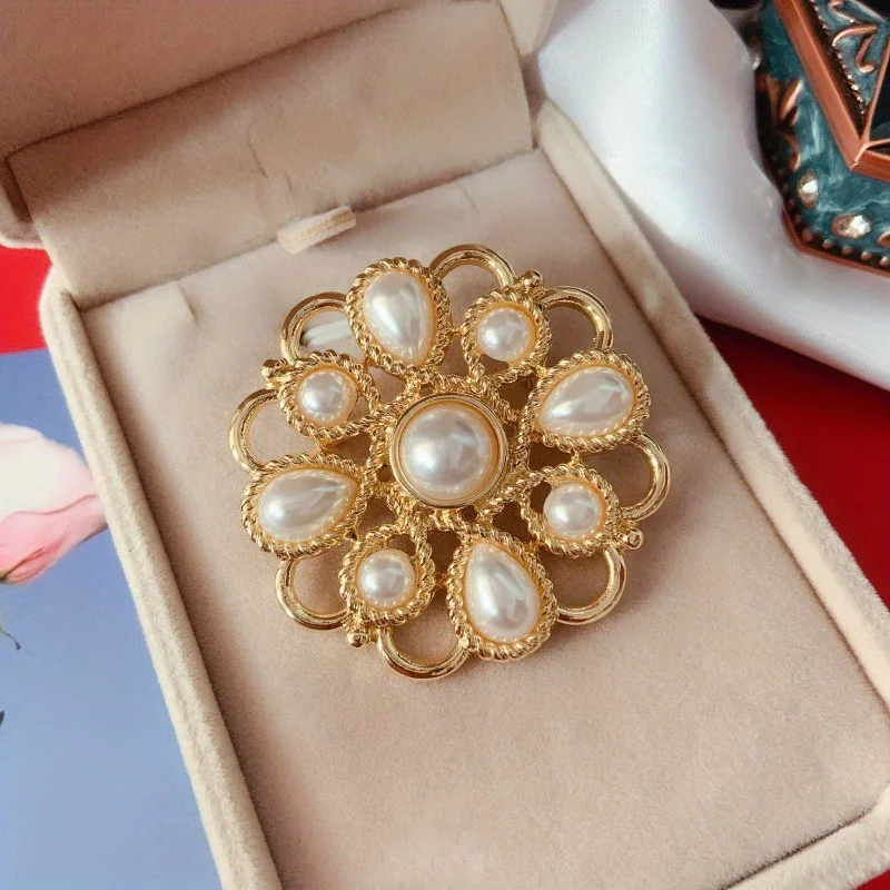 Elegant Brooch Pearl Corsage Small Fragrant Wind Western Antique Brooch Female Versatile Coat Pin