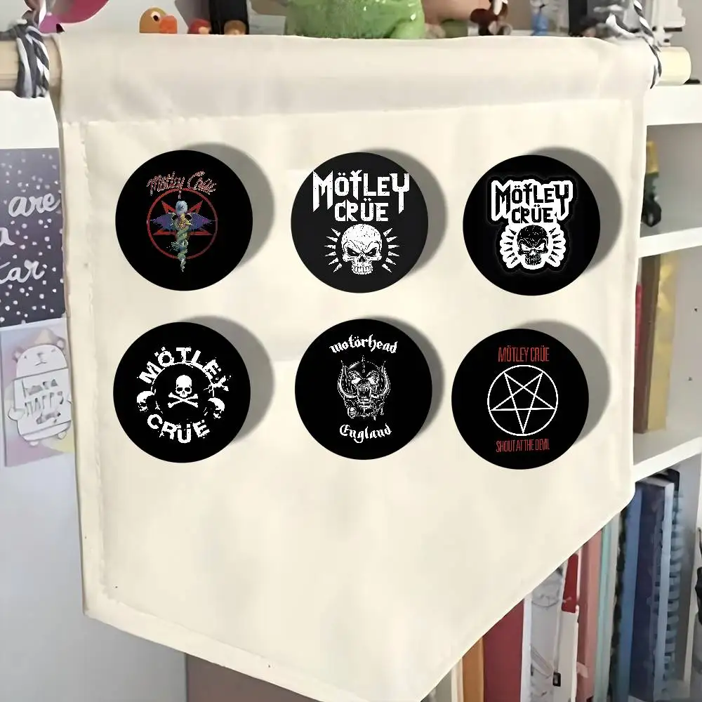 Banda Popular m-motley-c-crues, Pin de botón suave, icono impreso brillante, regalo para amigos, insignia, broche para Collar, Pin de solapa de Metal