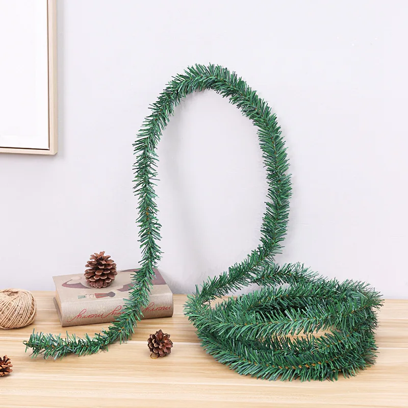 5,5 m grüne künstliche Pflanzengirlande, Weihnachtsdekoration, Weihnachtsbaum für Heimdekoration, Garten, Außentür, Neujahrskranz, Ornament – Detail 4