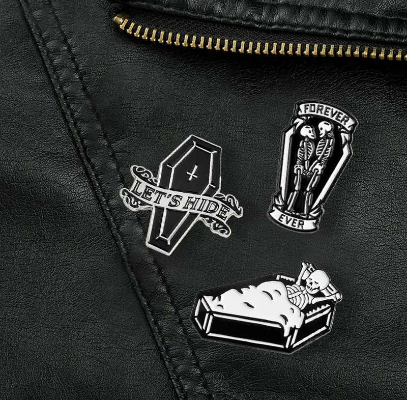 Let 'S ซ่อนเคลือบ Lencana Pin Custom Stay In Coffin เข็มกลัด Lapel Pin กางเกงยีนส์ Tas Baju Dark โครงกระดูกฮาโลวีนเครื่องประดับของขวัญ