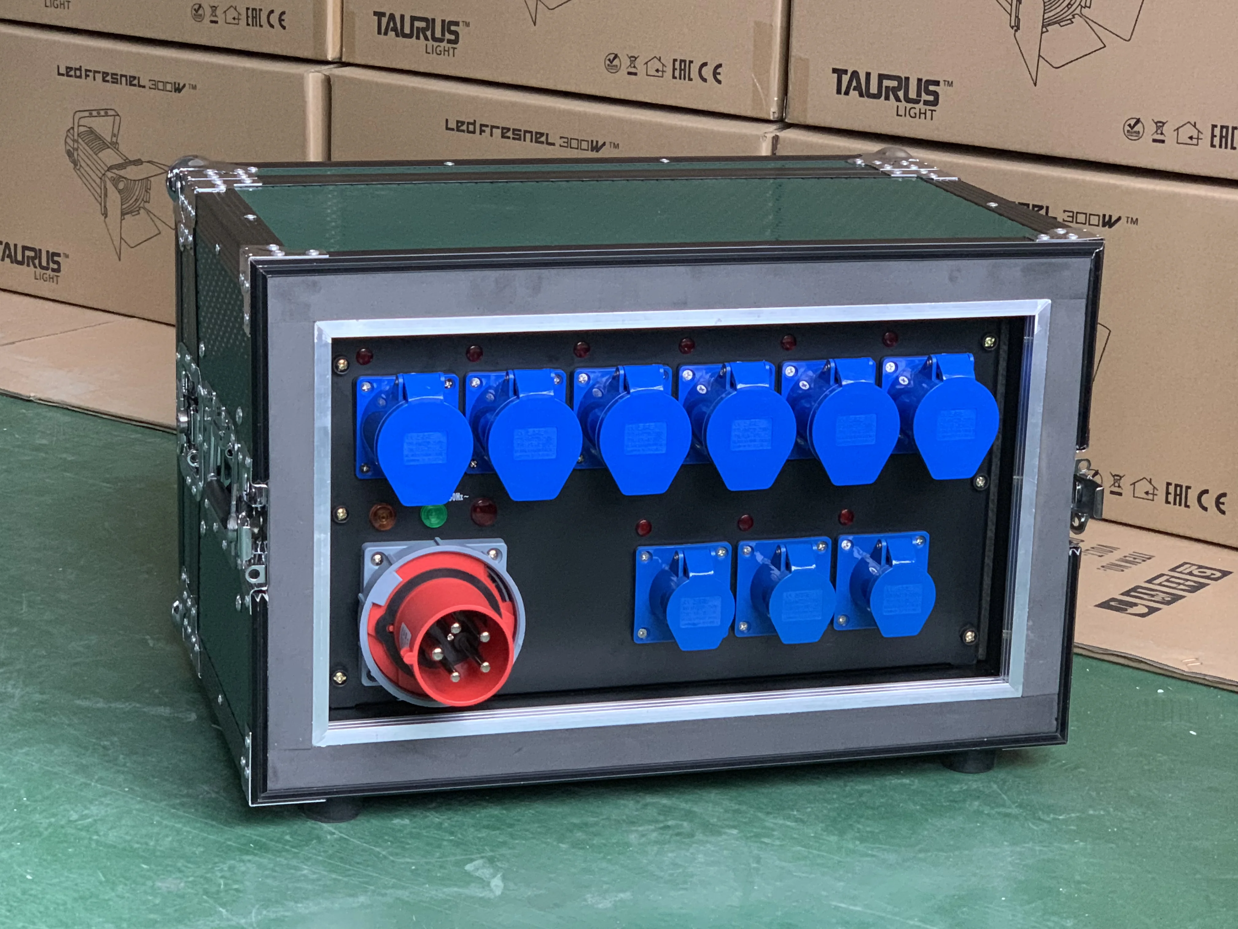 

TLF 6U 5PIN 63A CEE Power Rack Edison Power Distribution Box with Each Output Has Breaker Power Distributor