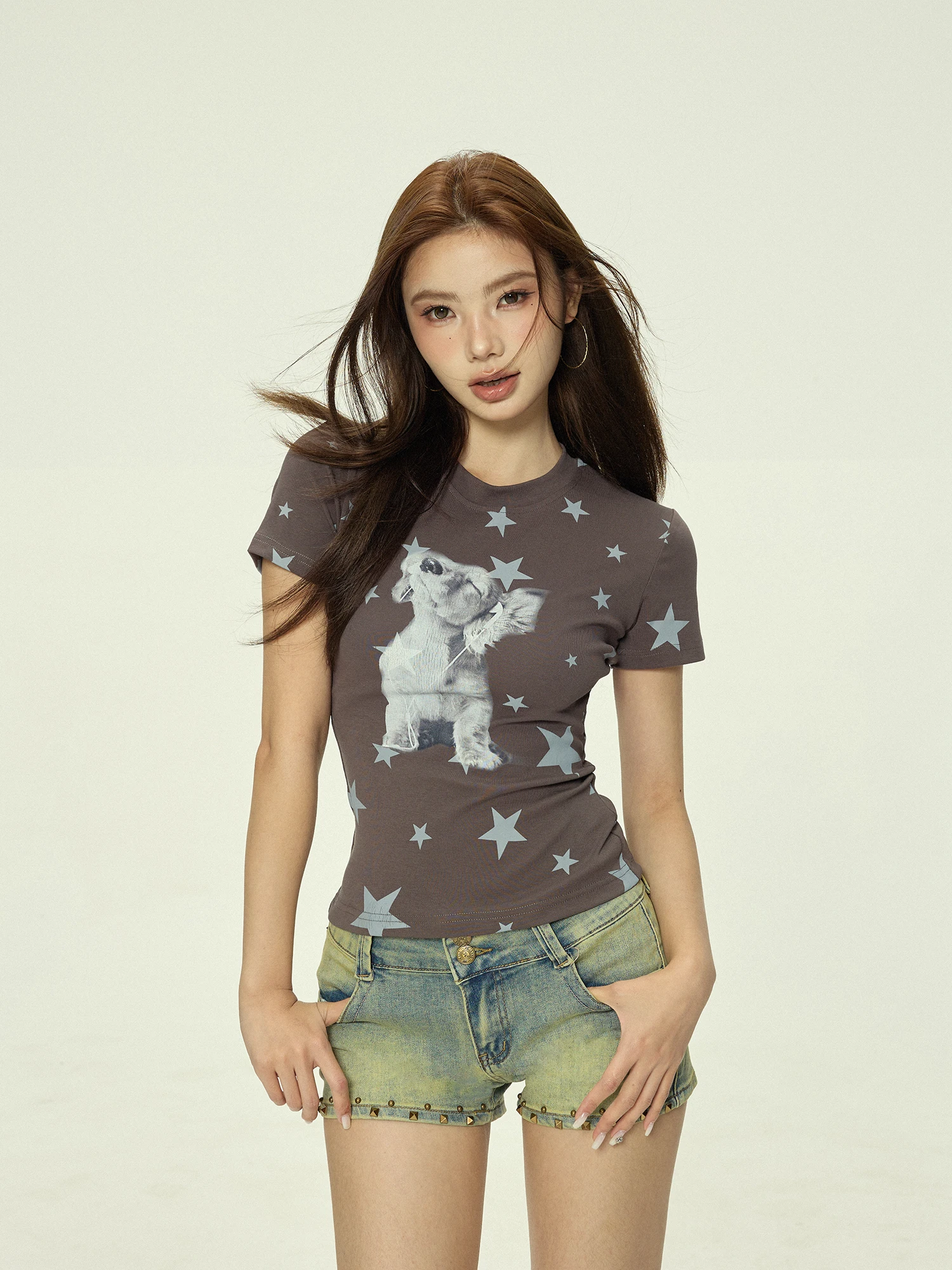 

Женская футболка в стиле ретро с коротким рукавом, с принтом звезд и маленьких собачек, приталенная, летняя, новая модель, хлопковая, с круглым вырезом, повседневная, модная