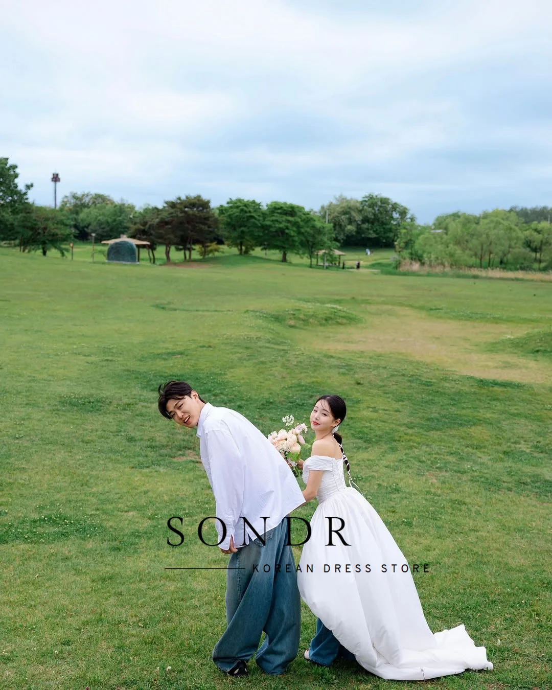 Sondr Off the Shoulder Hi-Lo Korean Wedding Dresses Hi-Lo Floor-Length Bridal Gown Customized Corset Back Photo Shoot Gown