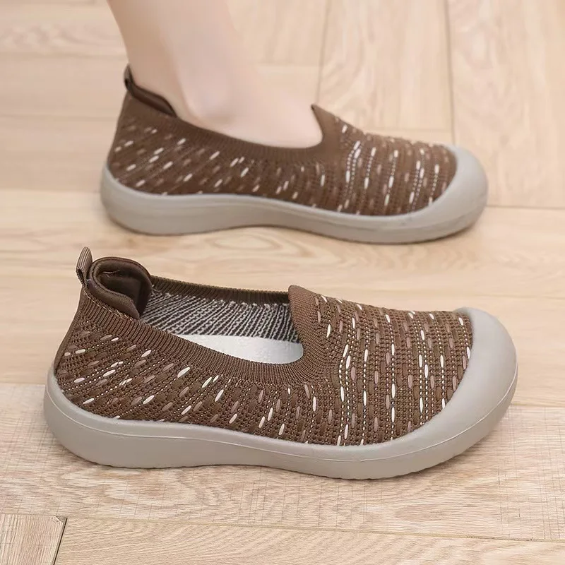 

Женские прогулочные кроссовки на мягкой подошве, новинка весны 2024, дышащая спортивная обувь с сеткой, Нескользящая повседневная обувь на плоской подошве для женщин на плоской подошве