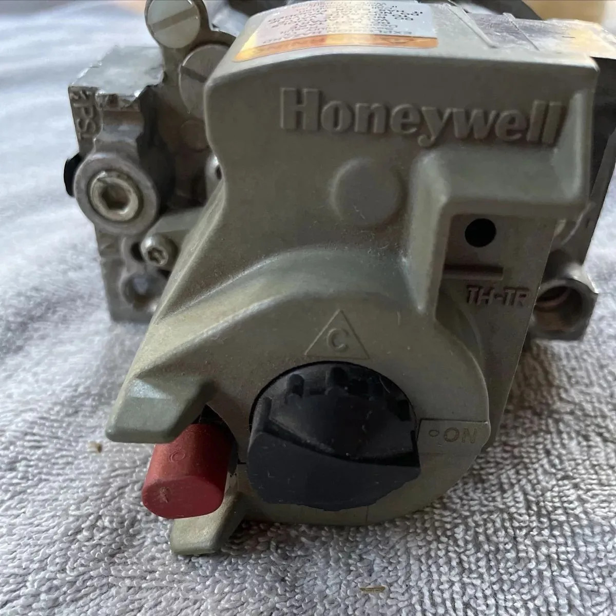 Katup solenoid gas Honeywell Amerika 2025 VR8200A2116 masa depan 6 minggu