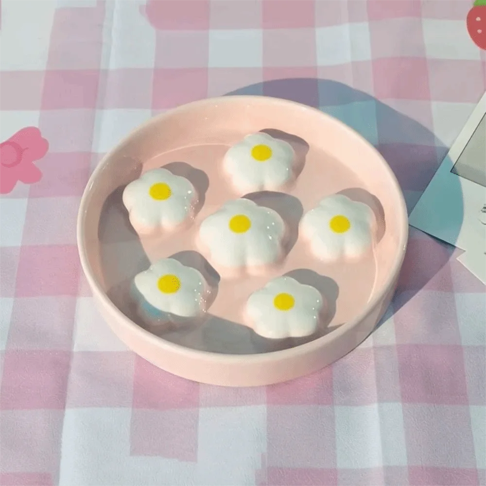 

Керамическая миска-головоломка с рельефным дизайном, ручная роспись, легко моется, неглубокая, широкая, предотвращает заглатывание, для маленьких кошек