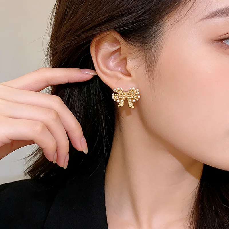 Modische Mikro-Zirkonia Schmetterling-Ohrstecker 18K Vergoldet Elegantes Accessoire für Damen Neu 2026 Luxus-Schmuck – Detail 7