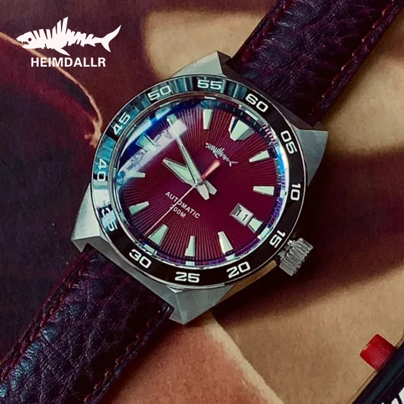 Heimdallr Monster 200M Diver Men Watch Frost Red Dial Sapphire Crystal NH35 ساعة يد ميكانيكية أوتوماتيكية مقاومة للماء كاملة Lume