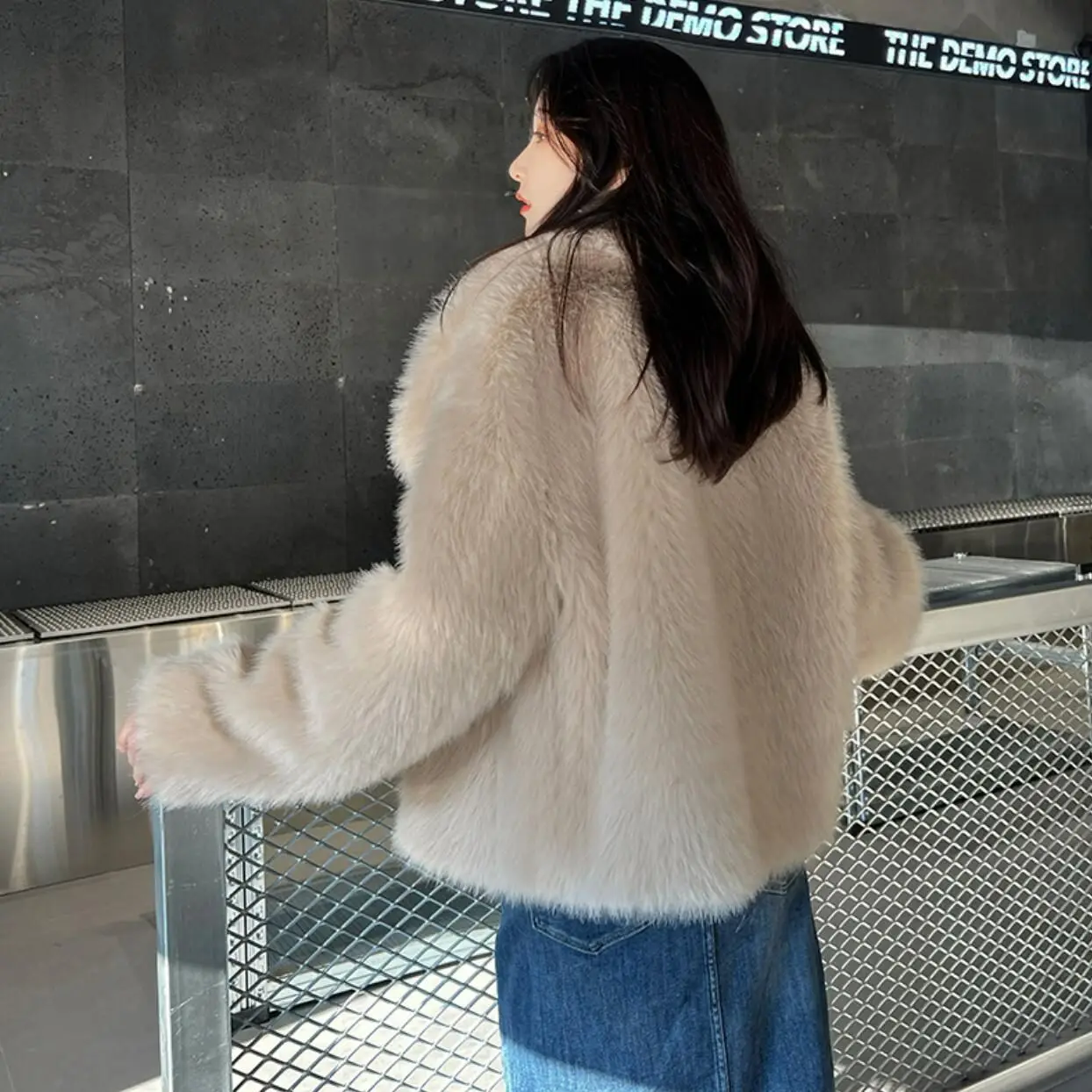 2023 Winter Large Lapel Fur Coat Full sleeve Loose Warm Shaggy Faux Fur Jacket Short Loose Coat Khaki Black