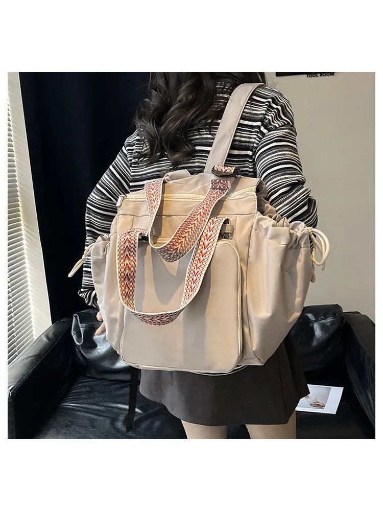 Nylon-Umhängetasche, einfarbig, modisch, vielseitig, tragbar, Mama-Tasche, große Kapazität, Reisetasche – Detail 9