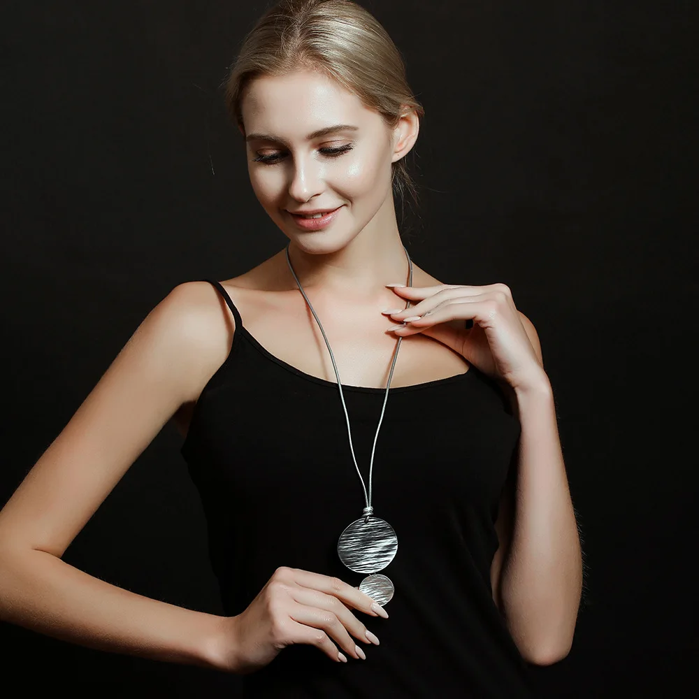 DIY accessories Sweater chain popular pendant European and American new women's simple fashion oval contrasting metal long n