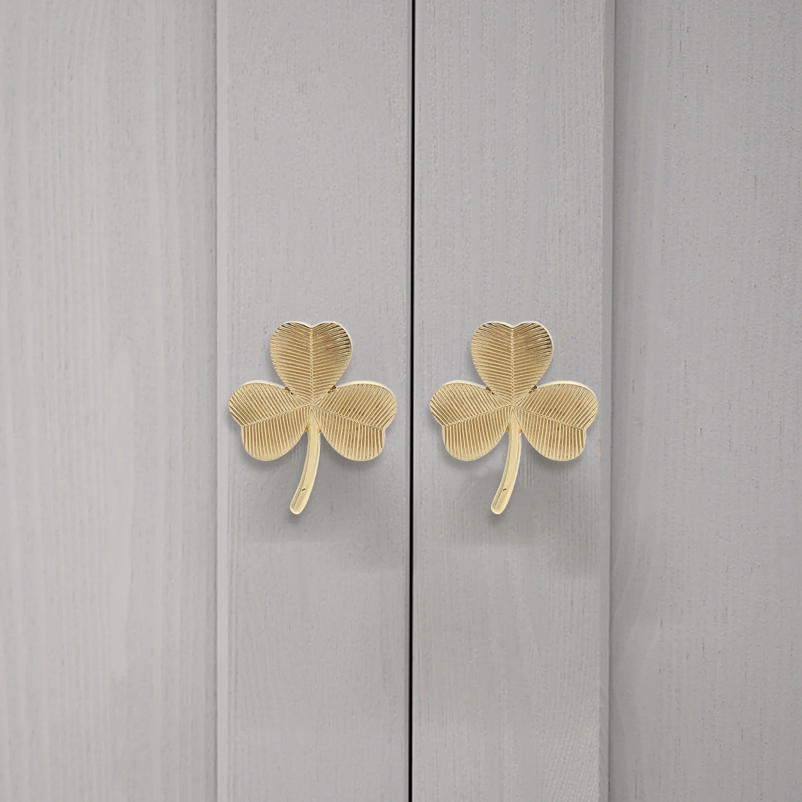 

Vintage Brass Shamrock Handle for Drawer Cabinet Dresser Wardrobe Closet Cupboard Decorative Pull Knob Leaf Shaped Hardware