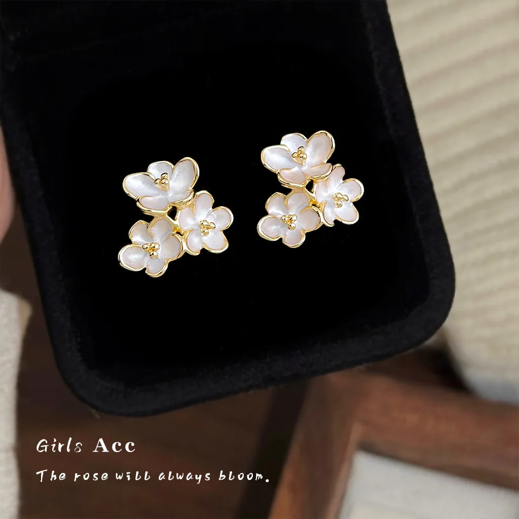 

French Style Gentle Sweet Glaze Dropped Flower Earrings Women Fashion Elegant 3D Floral Jewelry Korean Fresh Cluster Earrings