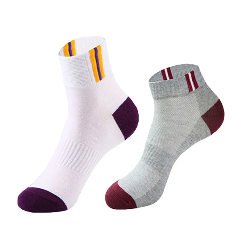 2022 hohe Qualität Frühling Sommer Männer Sport Socken 5 Pairs Mid-rohr Baumwolle Schweiß absorbieren Atmungs Casual Socken großhandel