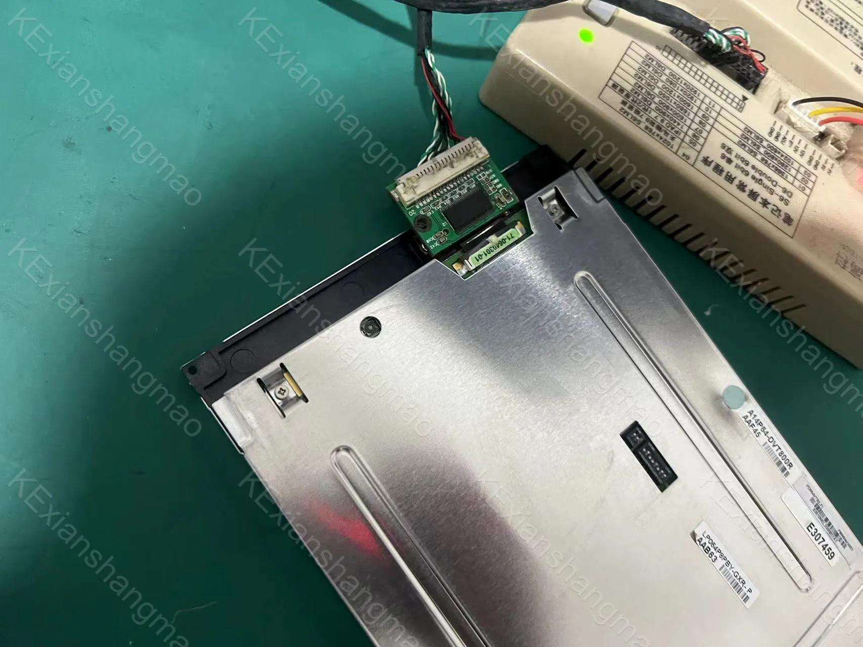 Écran d'affichage industriel d'origine PD064VT8