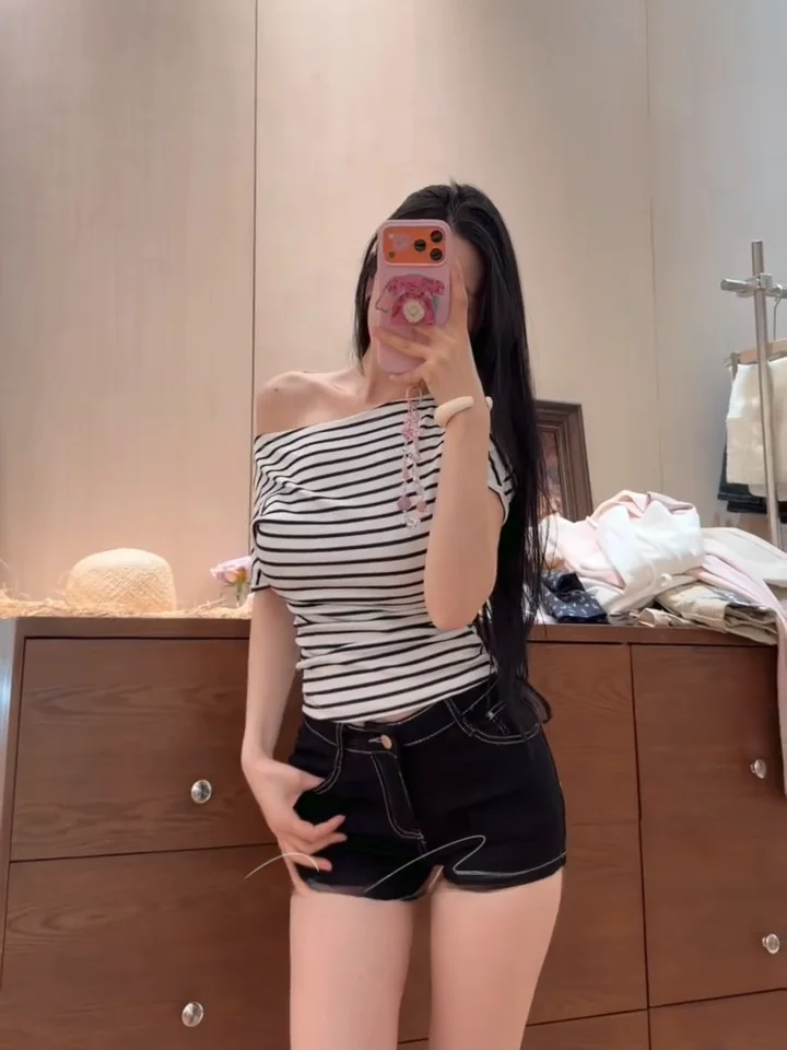 

Модные корейские джинсовые шорты Slim Fit для женщин: летние, с эффектом подтяжки бедер, эластичные, универсальные, подчеркивающие фигуру, стильные шорты-хотпэнты