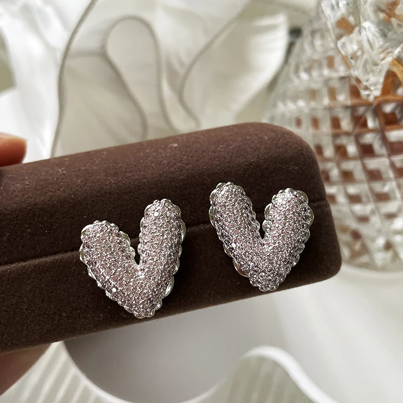 

Confession love light luxury niche design super flash peach heart earrings for girlfriend gifts