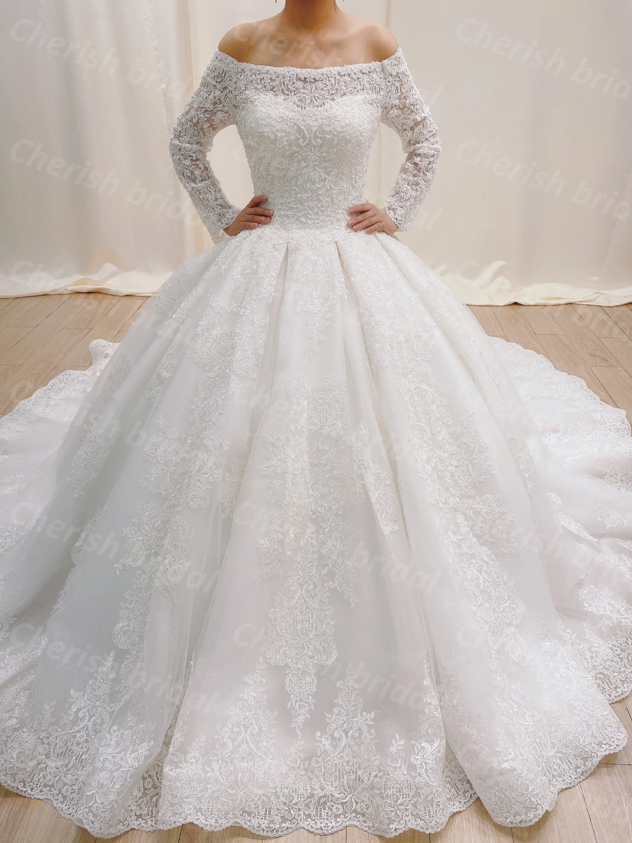 

C1006B Ball Gown Dress for Women Wedding Dress Long Sleeve Lace Applique and Beading Bridal Gown Lace Up Bride Dresses Luxury