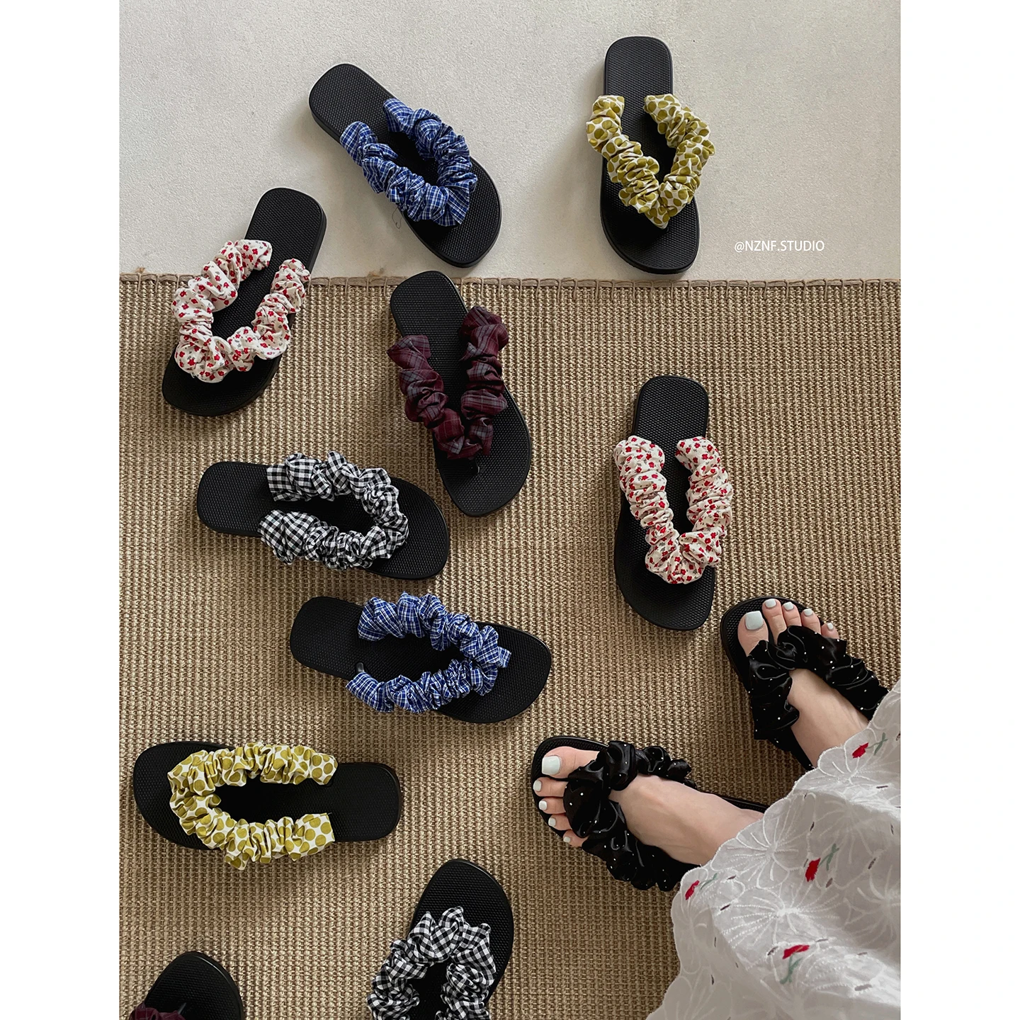 

Резиновые шлепанцы, тапочки, повседневная обувь, бежевые босоножки на каблуке, шлепанцы, женские гавайские роскошные туфли на плоской подошве, черные, 2021, бежевые, S