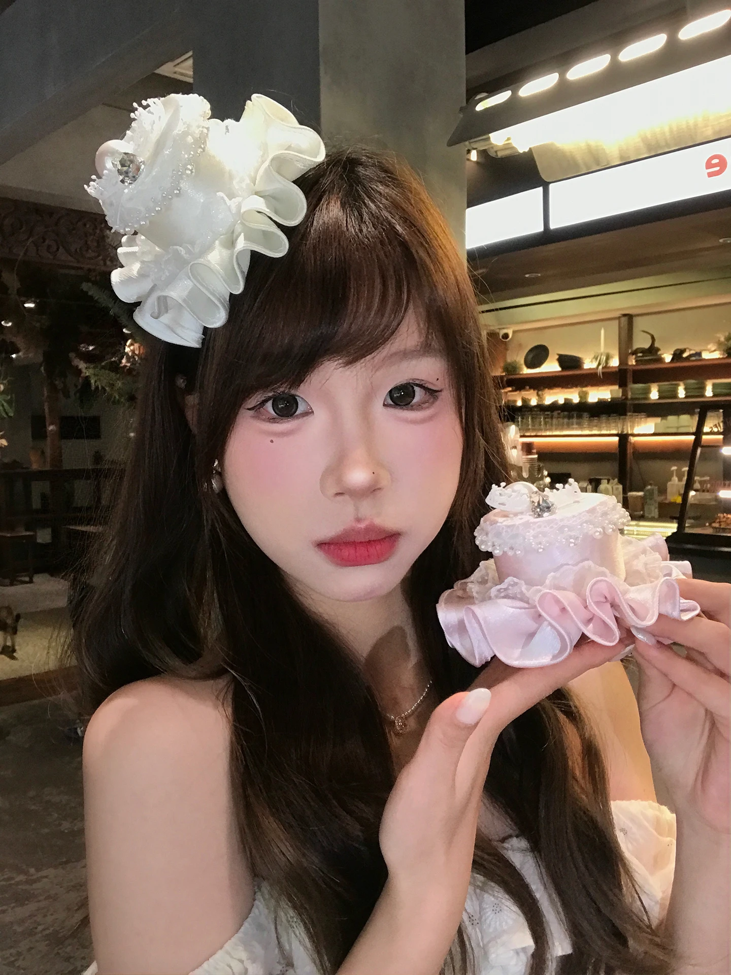 clipe-de-cabelo-chapeu-de-aniversario-feminino-acessorio-versatil-e-elegante-para-fotos-e-criacao-de-ambiente