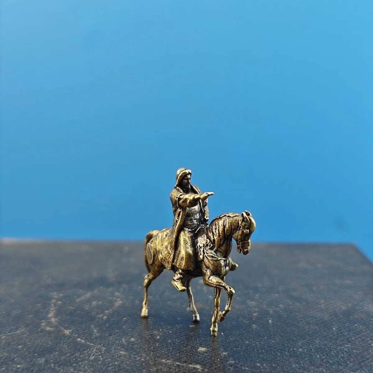 1.1 بوصة الصلبة النحاس خمر جنكيز خان تمثال صغير الجنينة بونساي الحلي