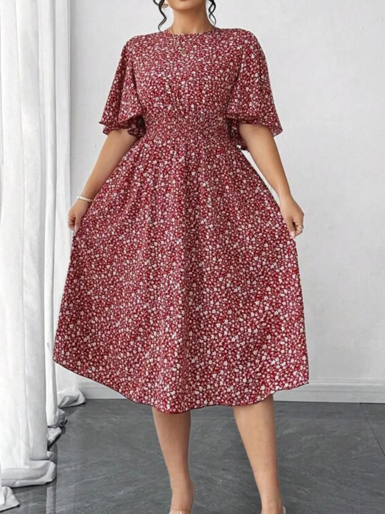 เดรสคอกลมลายดอกไม้พลัสไซส์ผู้หญิง ข้อมือใบบัว เรียวที่เอว เดรสมิดิทรงเอ สวมใส่เรียบหรู