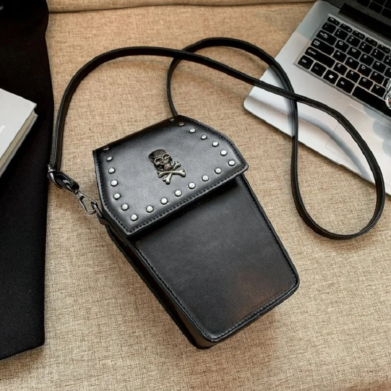 

Новые сумки на плечо с черепом, женская сумка с заклепками, маленькая квадратная сумка, винтажная вертикальная сумка для телефона в готическом стиле, женская сумка-мессенджер C052