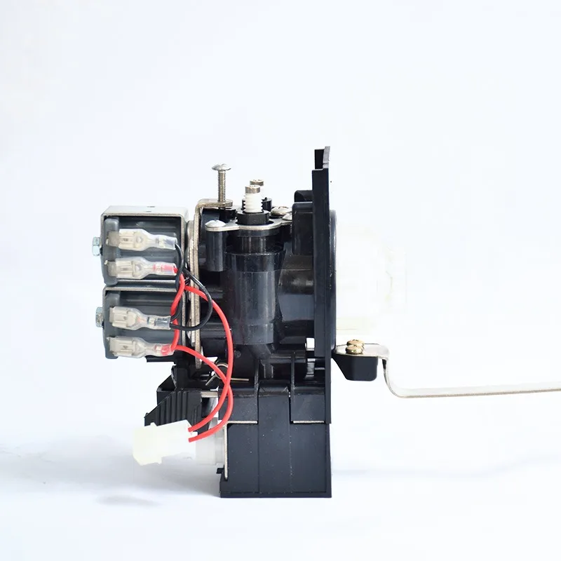 Present adjustment valve head, Coke machine, coffee machine, juicer, universal valve head