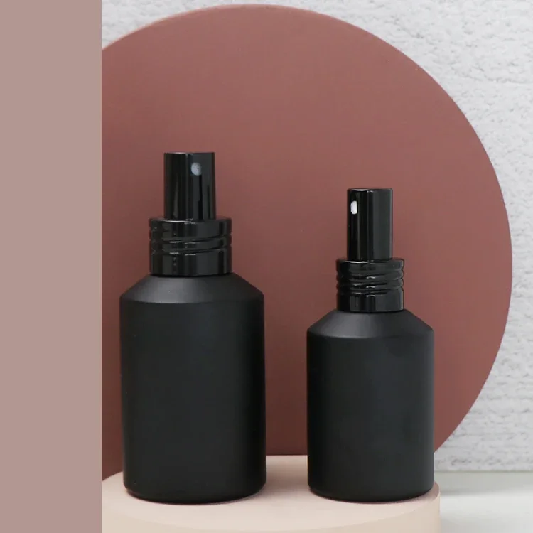 

Матовый черный стеклянный распылитель с алюминиевой крышкой Поставка производителя Пустой черный стеклянный распылитель для духов
