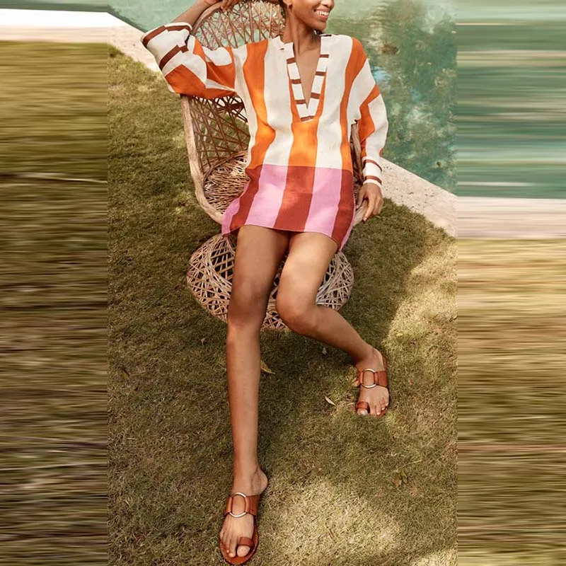 Elegancka sukienka imprezowa w paski z temperamentem, modna sukienka mini w stylu boho z głębokim dekoltem w serek, długim rękawem, kopertowym krojem, podkreślająca biodra i seksownymi wycięciami, idealna na wakacje.